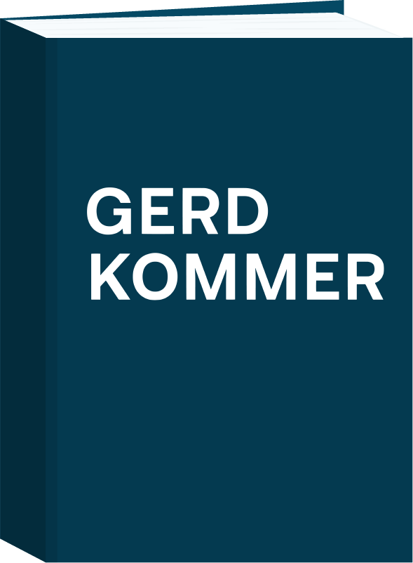 Blaues Buch mit weißem Text "GERD KOMMER" in Großbuchstaben.